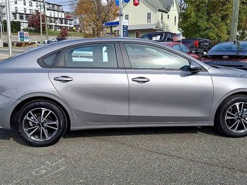 Used 2024 Kia Forte LXS image 9