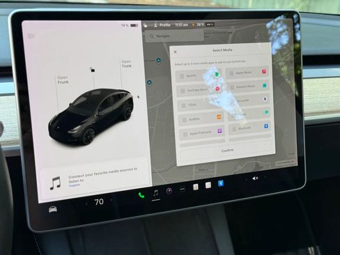 Used 2021 Tesla Model Y Long Range AWD/4WD image 25