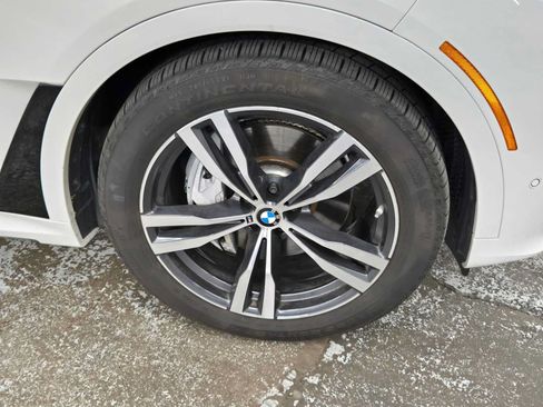 Used 2022 BMW X7 xDrive40i w/ M Sport Package AWD/4WD image 9