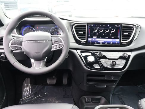 New 2027 Chrysler Pacifica LX FWD image 17
