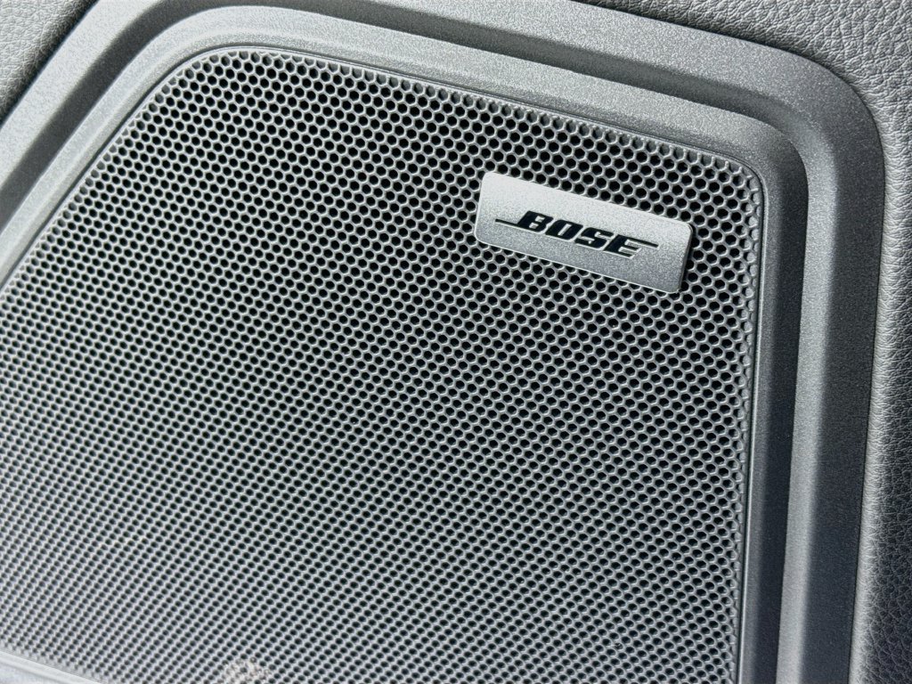 Certified 2025 Porsche Macan AWD/4WD image 12