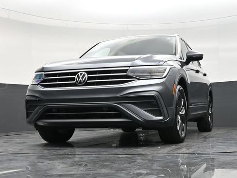 Used 2024 Volkswagen Tiguan SE FWD image 24