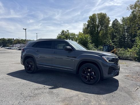 New 2026 Volkswagen Atlas Cross Sport SEL R-Line image 3