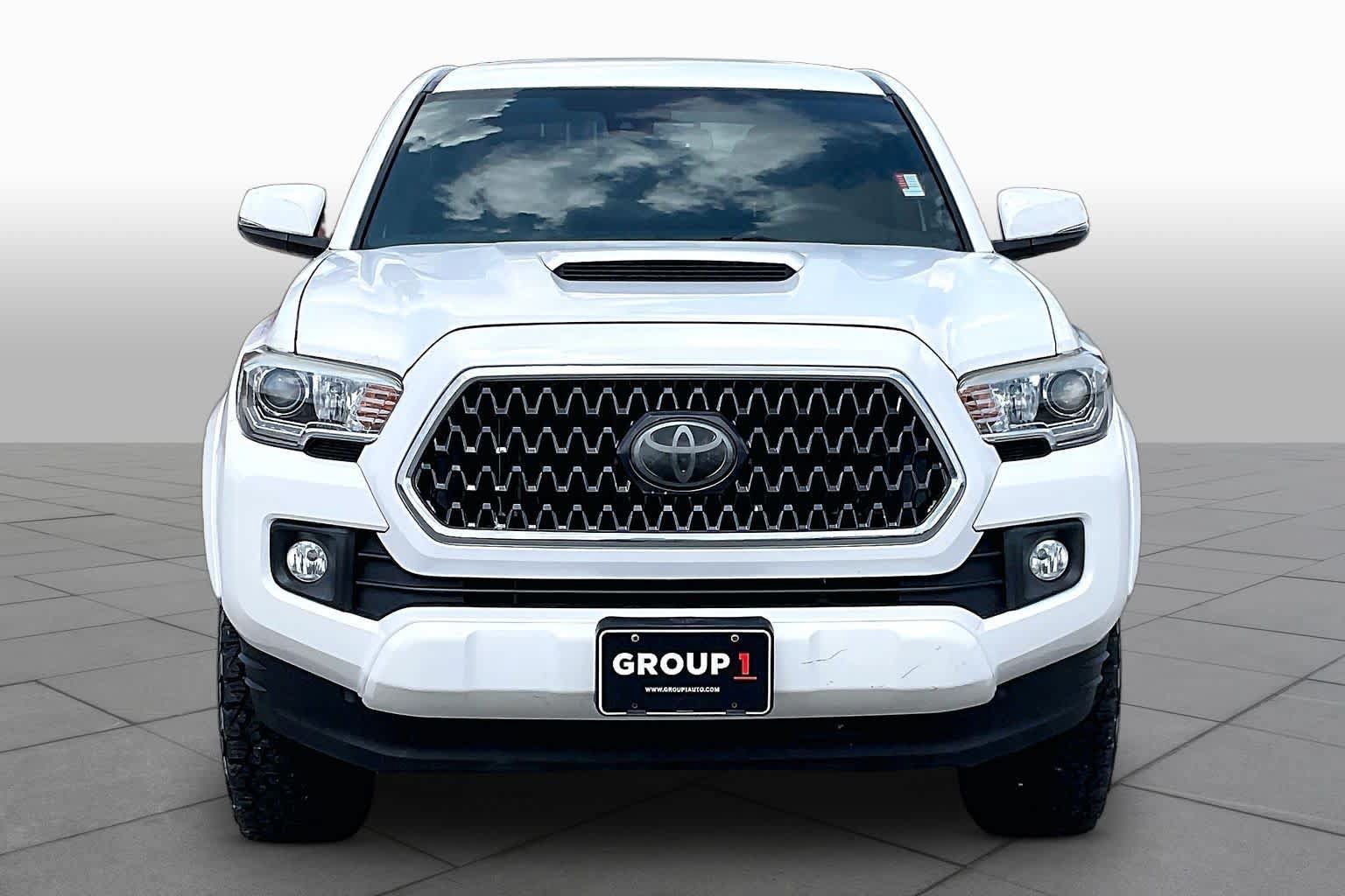 Used 2018 Toyota Tacoma TRD Sport w/ Technology Package RWD image 4