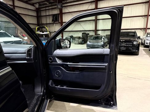 Used 2019 Ford Expedition Platinum RWD image 25