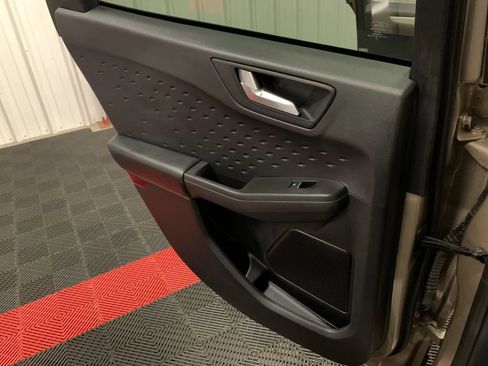 Used 2020 Ford Escape SE Sport image 31