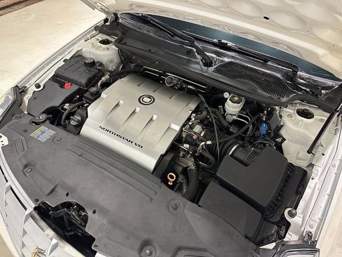 Used 2010 Cadillac DTS Luxury image 4