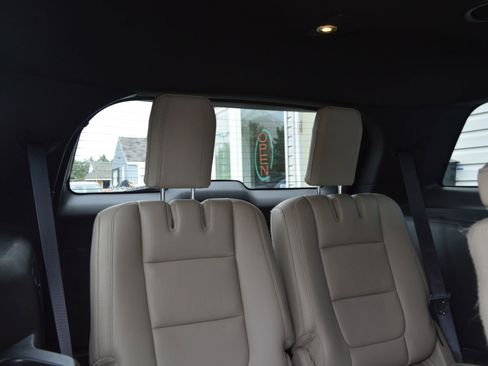 Used 2014 Ford Explorer XLT w/ Equipment Group 202A FWD image 30