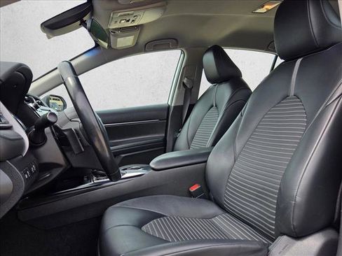 Used 2019 Toyota Camry SE FWD image 10