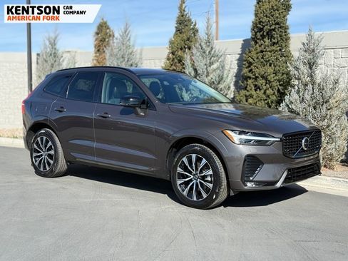 Used 2025 Volvo XC60 B5 Core image 12