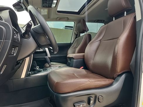 Used 2022 Toyota 4Runner Limited AWD/4WD image 2