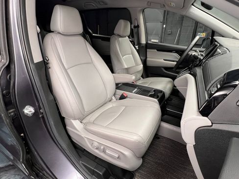 Used 2024 Honda Odyssey Touring image 4