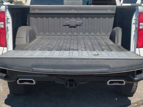 Used 2024 Chevrolet Silverado 1500 LT Trail Boss w/ LT Trail Boss Premium Package AWD/4WD image 31