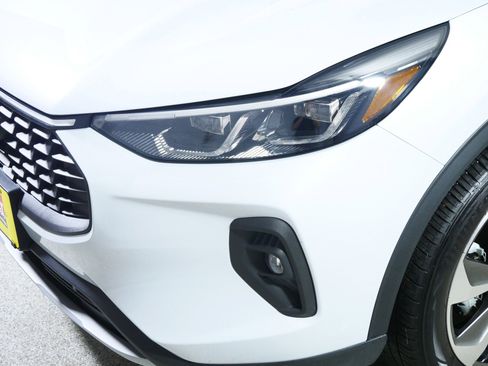 Used 2025 Ford Escape Platinum image 16