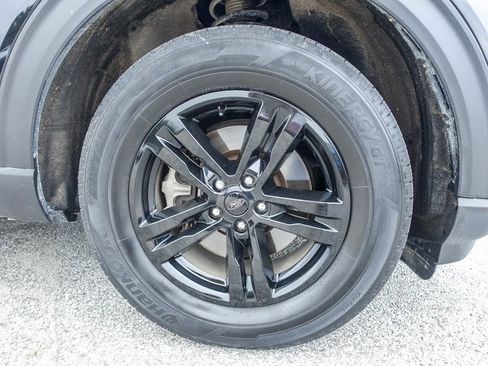 Used 2023 Ford Explorer XLT w/ Equipment Group 202A image 8