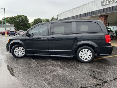 Used 2019 Dodge Grand Caravan SE w/ UConnect Hands-Free Group FWD image 9