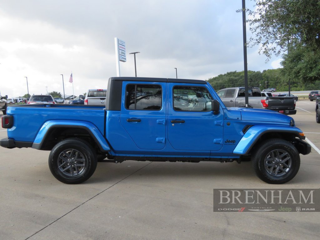 Used 2025 Jeep Gladiator Sport AWD/4WD image 20