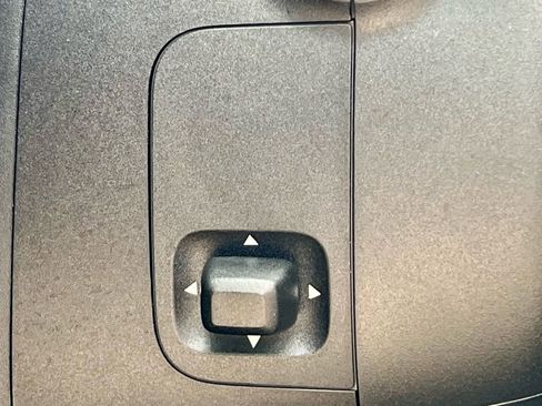 Certified 2026 Mercedes-Benz C 300 4MATIC Sedan image 38