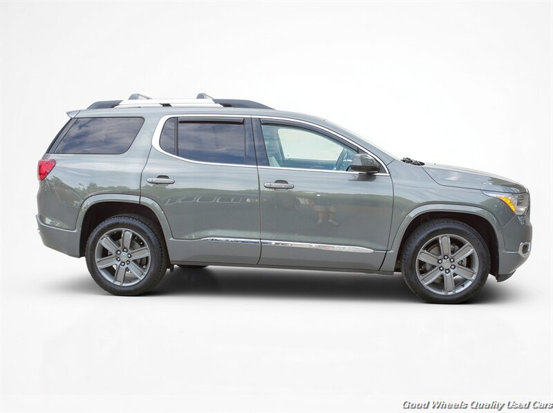Used 2017 GMC Acadia Denali w/ Technology Package FWD image 4