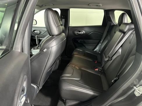 Used 2020 Jeep Cherokee Latitude Plus image 25