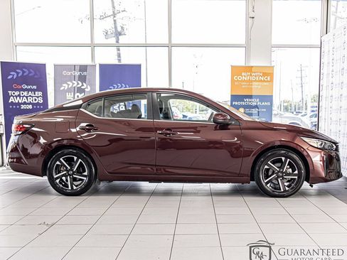 Used 2024 Nissan Sentra SV FWD image 9