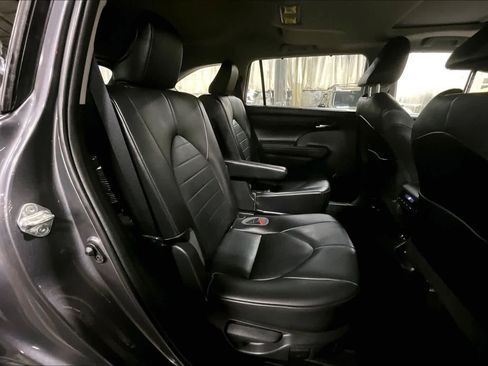 Used 2021 Toyota Highlander XLE image 20