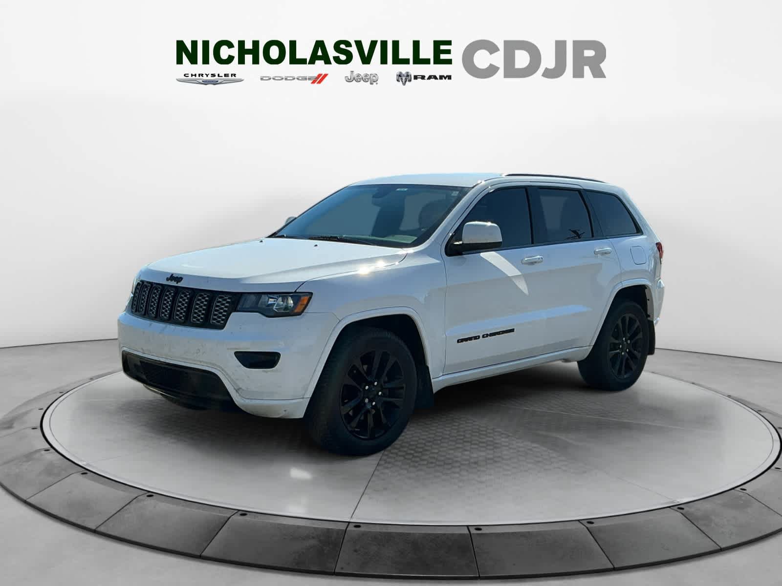 Used 2018 Jeep Grand Cherokee Altitude AWD/4WD image 1