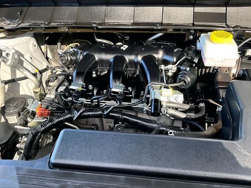 Certified 2024 Nissan Pathfinder SV image 31