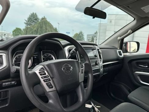 Used 2018 Nissan Titan SV AWD/4WD image 13