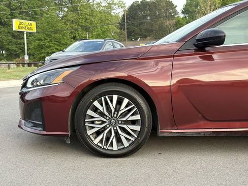 Used 2025 Nissan Altima 2.5 SV image 9