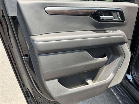 Used 2025 Chevrolet Suburban LT AWD/4WD image 14