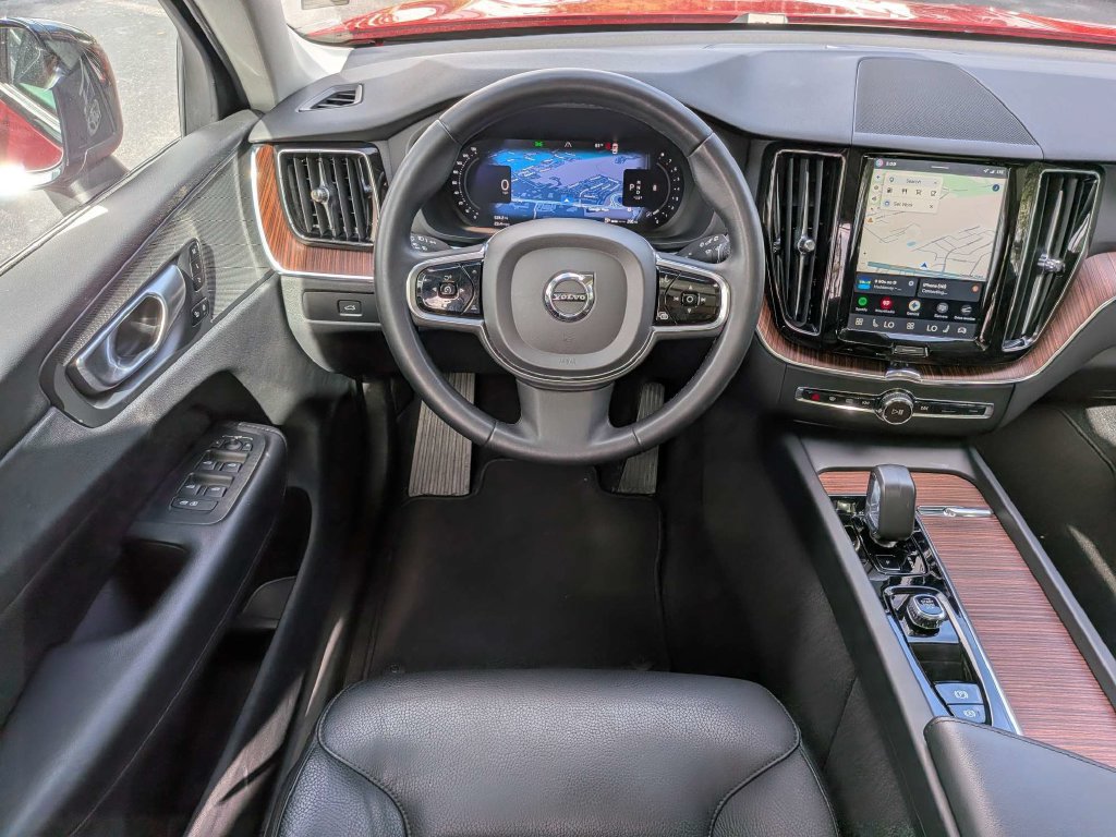 Certified 2024 Volvo XC60 B5 Plus AWD/4WD image 21
