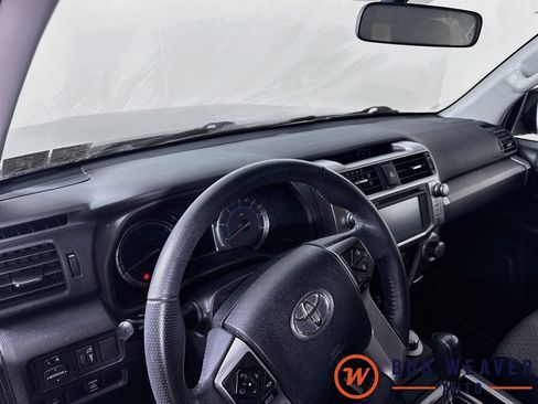 Used 2018 Toyota 4Runner SR5 AWD/4WD image 11