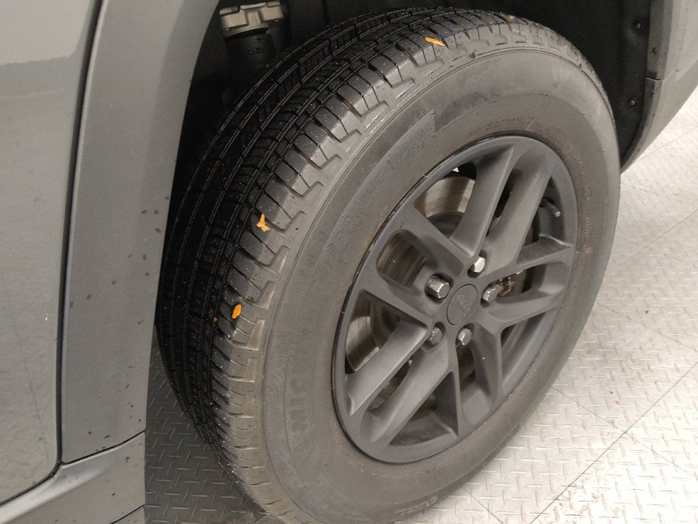 Used 2023 Jeep Grand Cherokee L Laredo RWD image 31