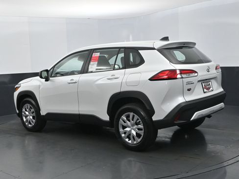 Used 2025 Toyota Corolla Cross L FWD image 3