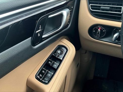 Used 2022 Porsche Macan PREMIUM PACKAGE PLUS 2.0T (AWD image 16