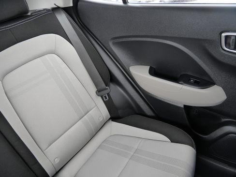 Certified 2025 Hyundai Venue SEL image 14