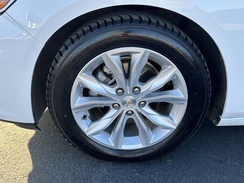 Used 2024 Chevrolet Malibu LT image 37