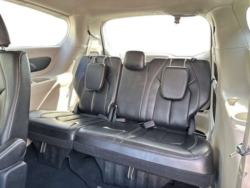 Used 2023 Chrysler Pacifica Touring-L FWD image 24