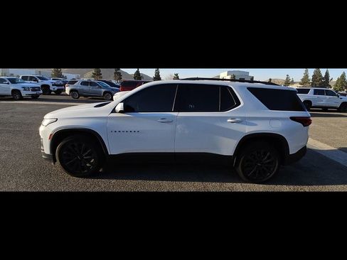 Used 2022 Chevrolet Traverse RS FWD image 2