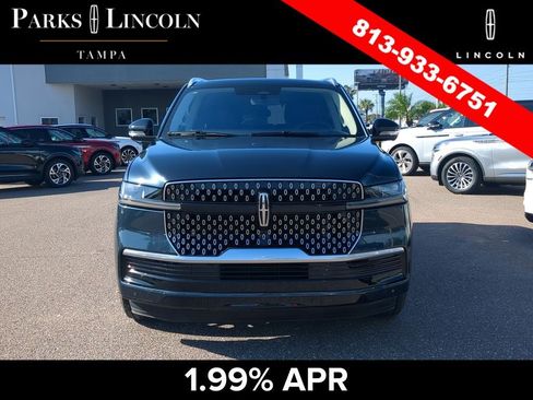 Used 2025 Lincoln Navigator Reserve AWD/4WD image 2