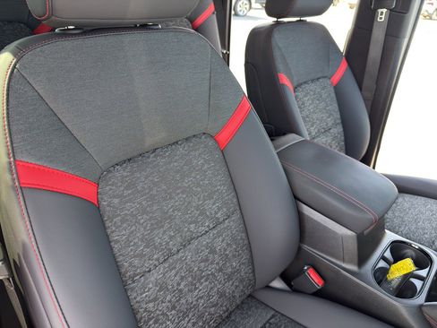 Used 2024 Chevrolet Colorado Z71 w/ Z71 Convenience Package 2 image 30