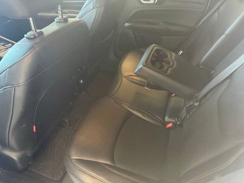 Used 2025 Jeep Compass Trailhawk AWD/4WD image 6