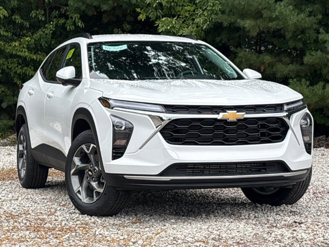 New 2026 Chevrolet Trax LT FWD image 2