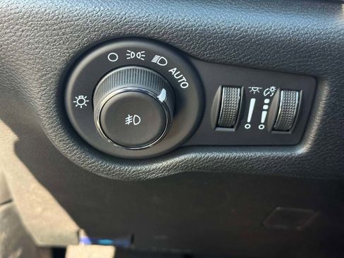 New 2026 Chrysler Pacifica Select image 24