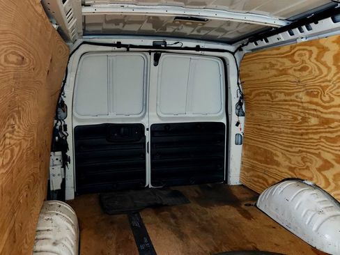 Used 2024 Chevrolet Express 3500 Extended RWD image 20