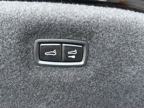 Used 2023 Porsche Taycan 4S w/ Premium Package image 18