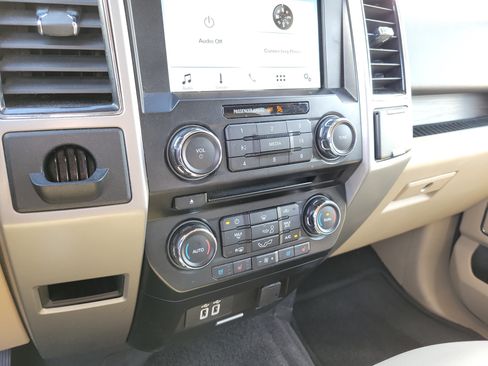 Used 2017 Ford F150 Lariat w/ Equipment Group 501A Mid RWD image 20
