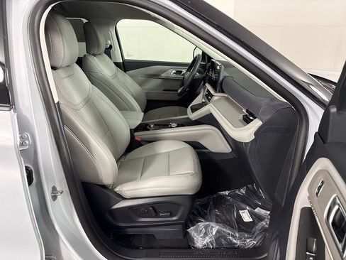 New 2026 Ford Explorer Active w/ Active Comfort Package RWD image 5