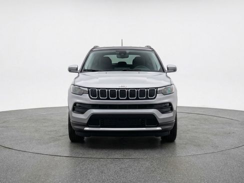 Used 2025 Jeep Compass Limited AWD/4WD image 2